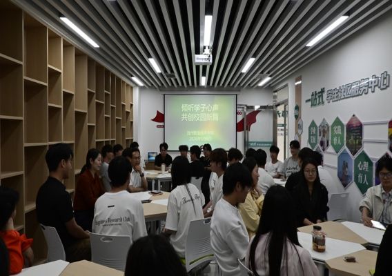 副校长薛佳乐深入&ldquo;一站式&rdquo;学生社区召开专题座谈会&mdash;&mdash;倾听学子心声 共绘发展新篇