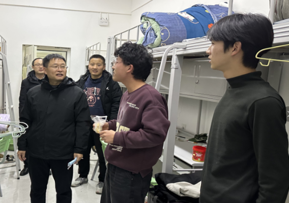 关怀入&ldquo;寝&rdquo;，&ldquo;寓&rdquo;见期末&mdash;&mdash;刘延宾院长走访学生宿舍